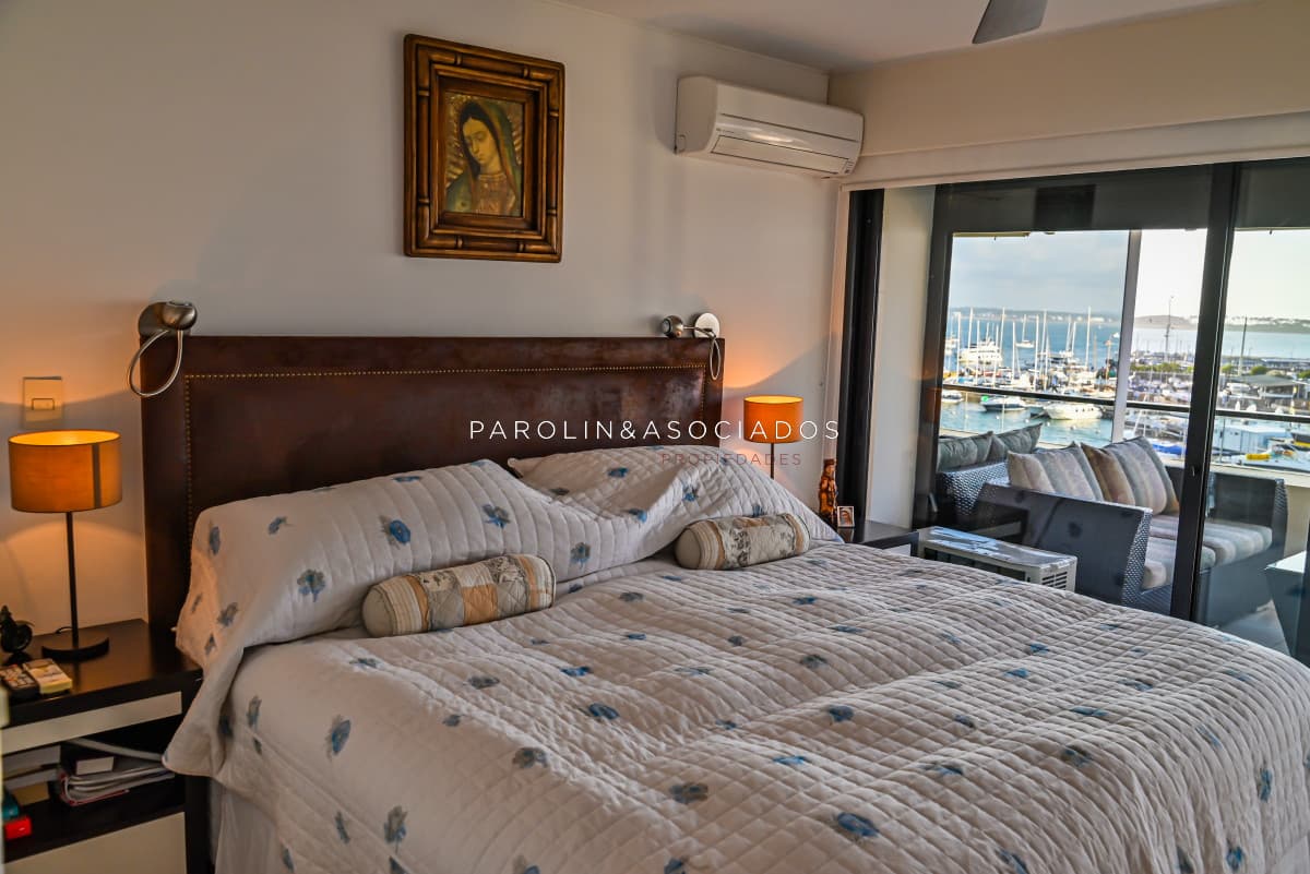 Apartamento en venta de 3 dormitorios en edificio Portofino, Península, Punta del Este.