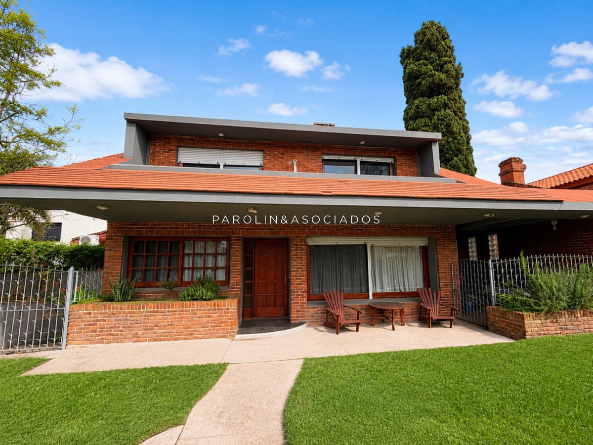 Casa de 4 dormitorios en venta en Mansa, Punta del Este.