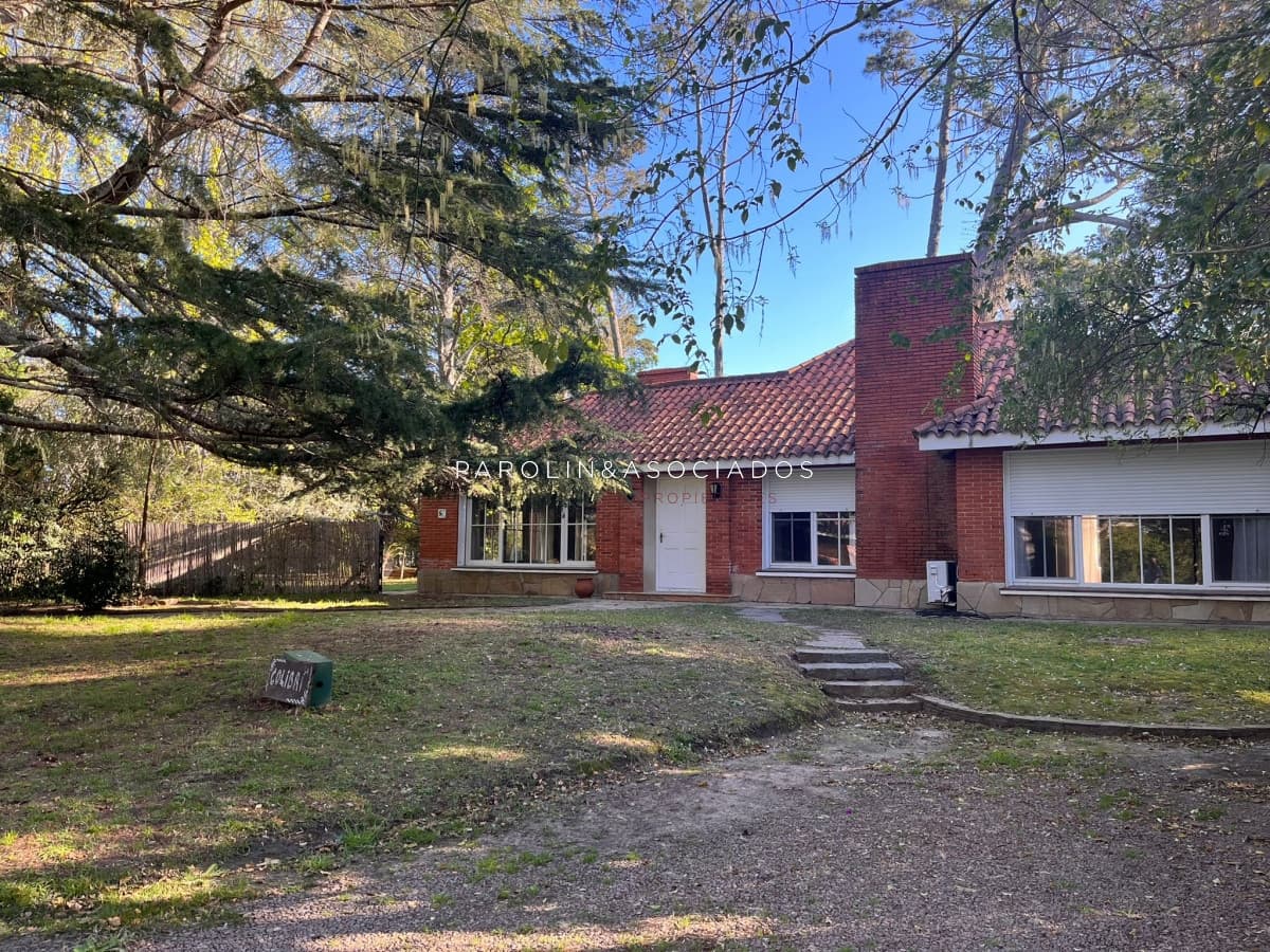Chalet en venta de 3 dormitorios en Cantegril, Punta  del Este.