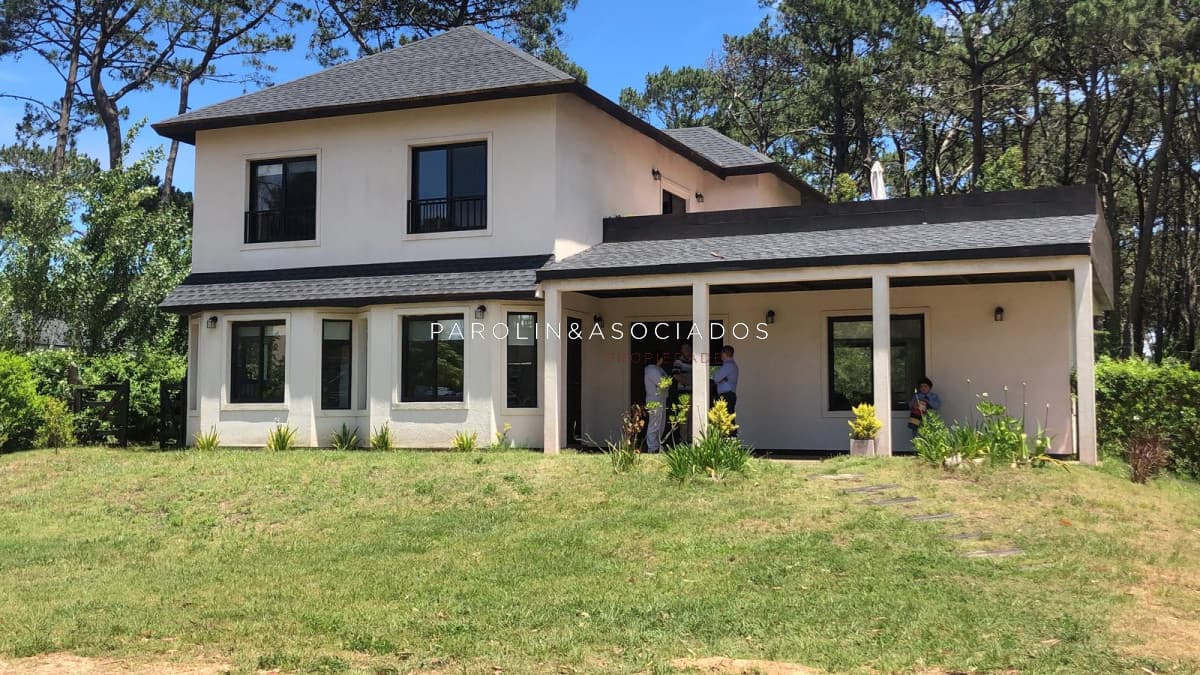 Casa en venta de 4 dormitorios en La Arbolada, Punta del Este.