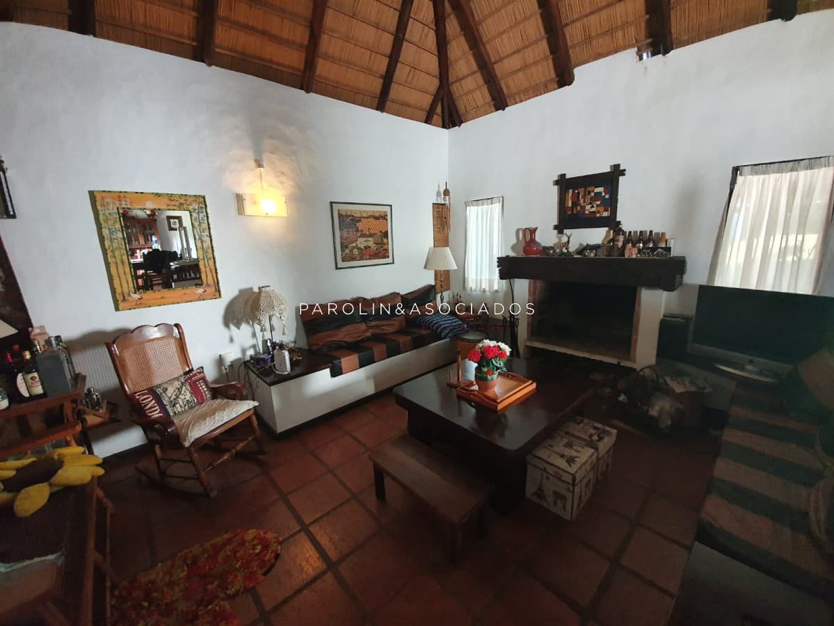 Casa en venta de 2 dormitorios en Pinares, Punta del Este.