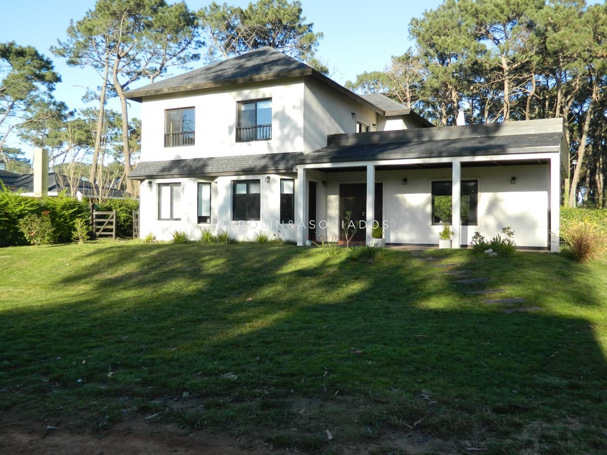 Casa en venta de 4 dormitorios en La Arbolada, Punta del Este.