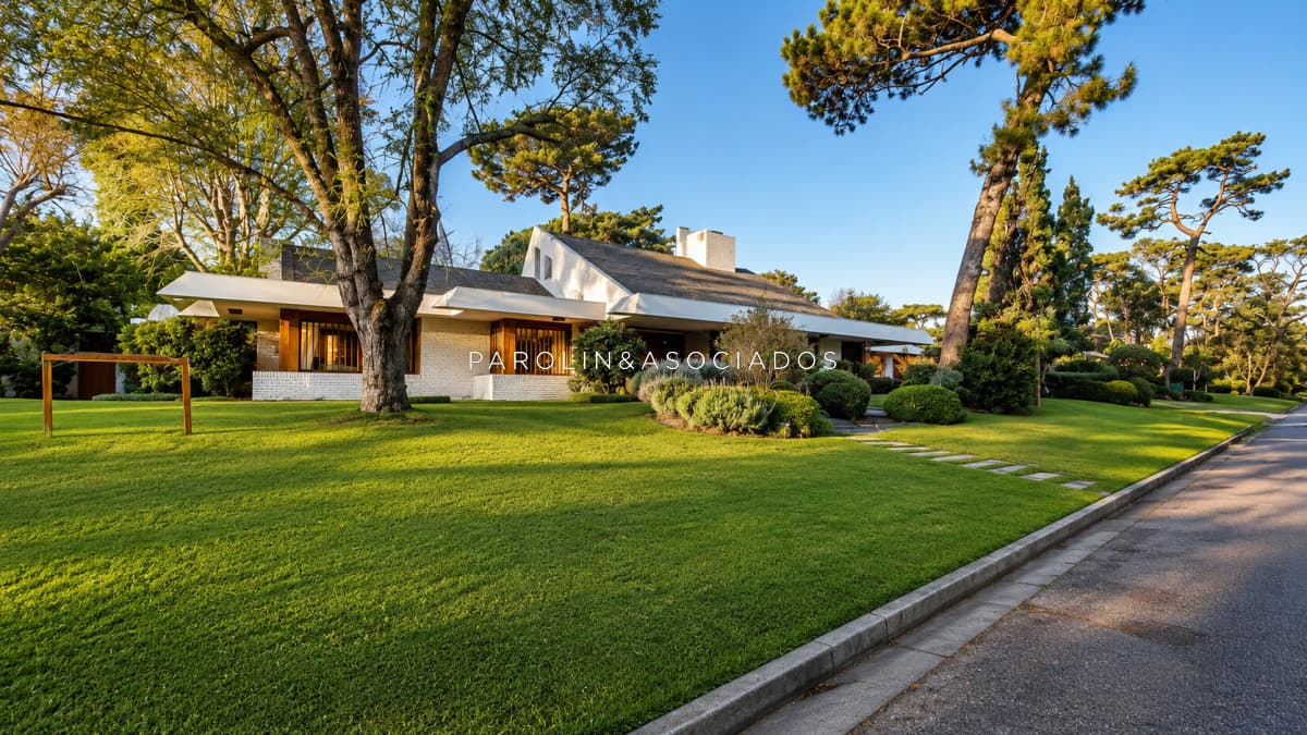 CASA EN VENTA EN MANSA PUNTA DEL ESTE 5 DORMITORIOS