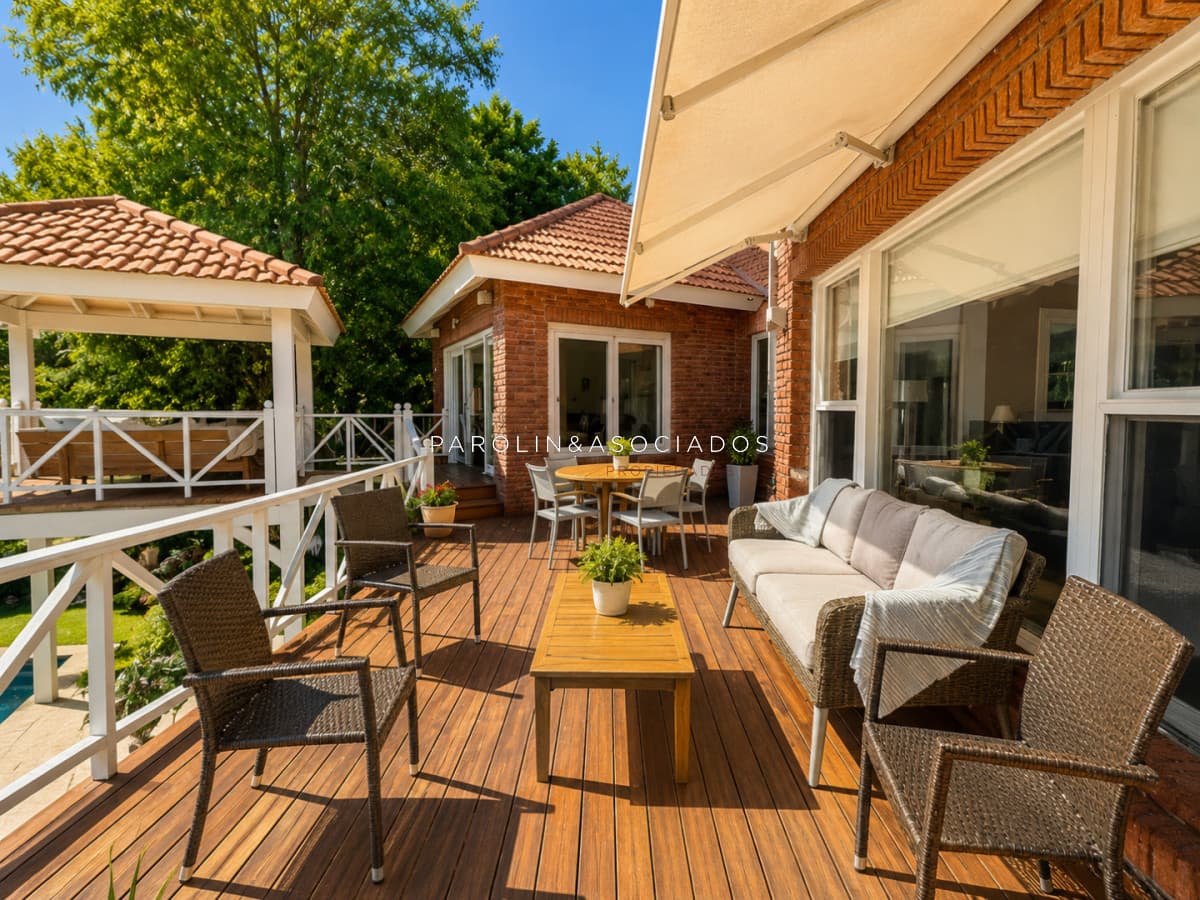 ESPECTACULAR CASA EN EL GOLF DE 5 DORMITORIOS EN VENTA