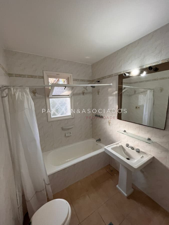 Chalet en venta de 3 dormitorios en Cantegril, Punta  del Este.