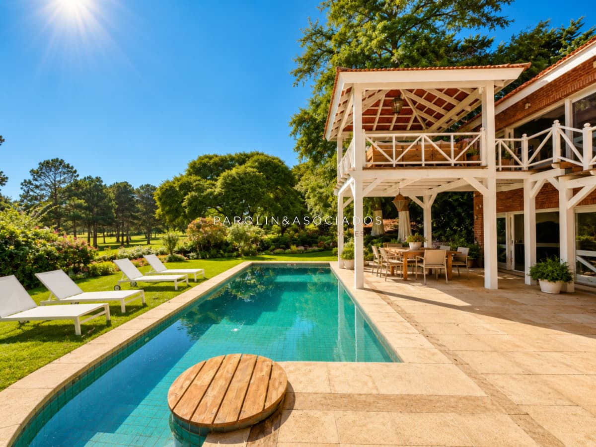 ESPECTACULAR CASA EN EL GOLF DE 5 DORMITORIOS EN VENTA