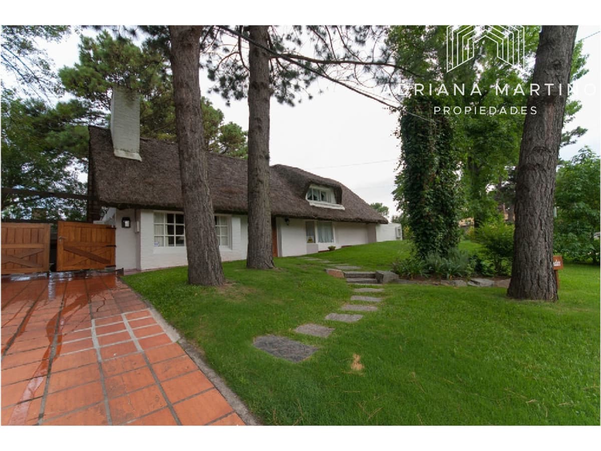 Casa en Venta y Alquiler, Pinares, Punta del Este, 3 Dormitorios.