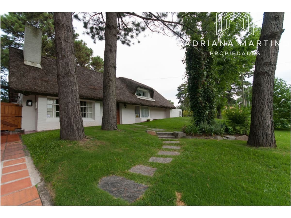 Casa en Venta y Alquiler, Pinares, Punta del Este, 3 Dormitorios.