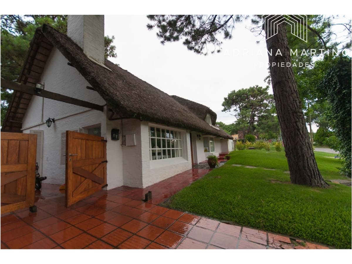 Casa en Venta y Alquiler, Pinares, Punta del Este, 3 Dormitorios.