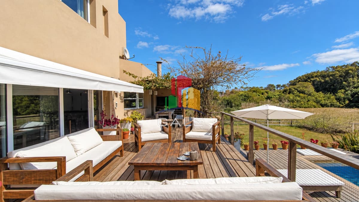 Gale Propiedades & Escribanía Casa ID.4542 - Casa en Venta, Santa Mónica, Manantiales, 4 Dormitorios.
