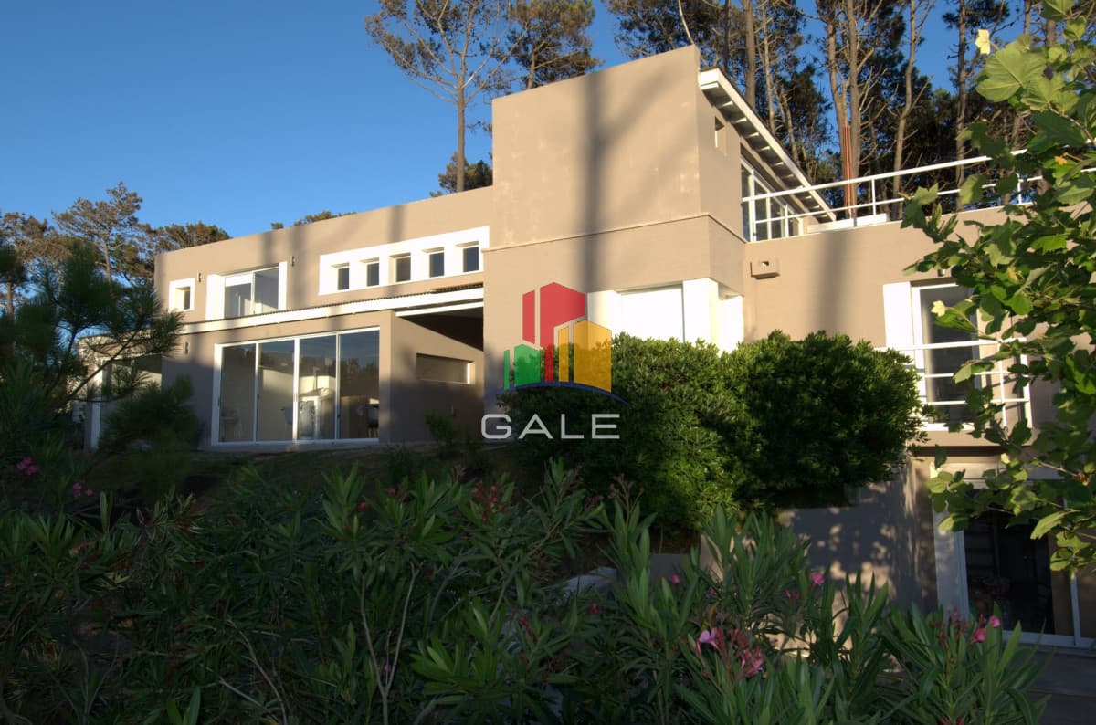 Gale Propiedades & Escribanía Casa ID.4537 - Casa en Venta y Alquiler, Laguna Blanca, La Barra, 4 Dormitorios.