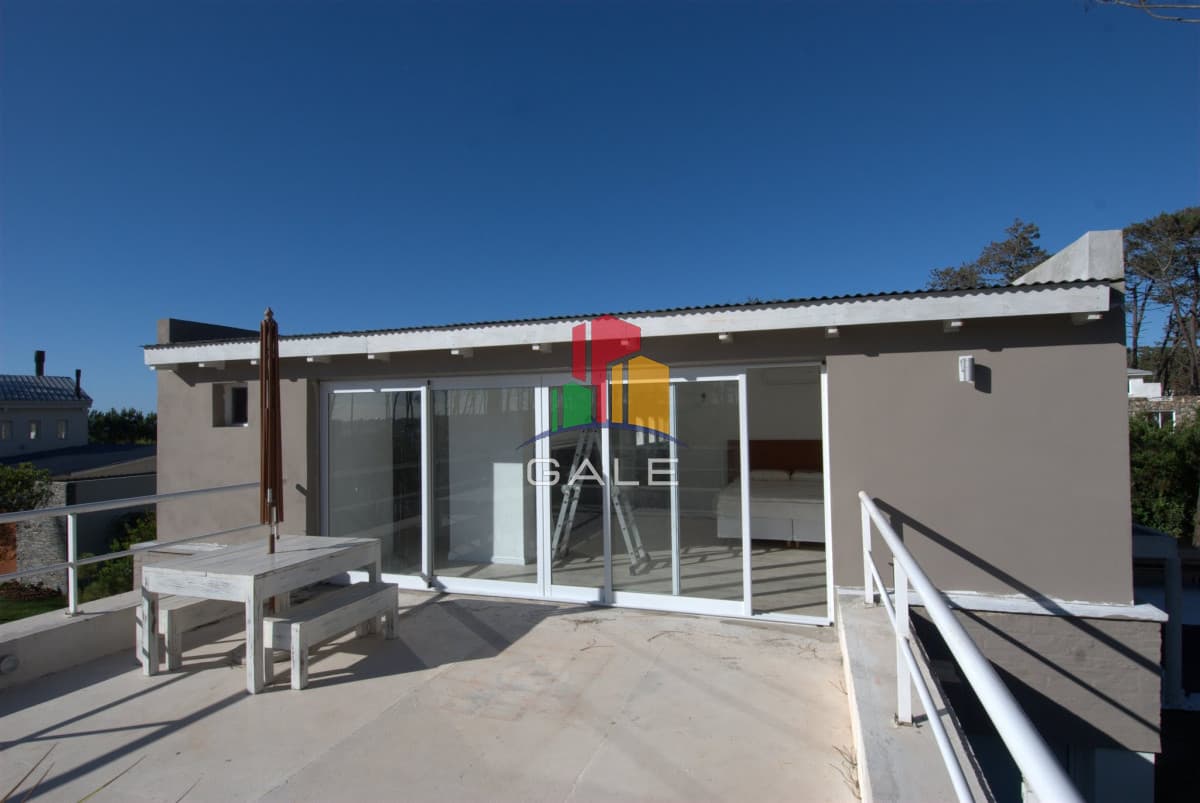 Gale Propiedades & Escribanía Casa ID.4537 - Casa en Venta y Alquiler, Laguna Blanca, La Barra, 4 Dormitorios.