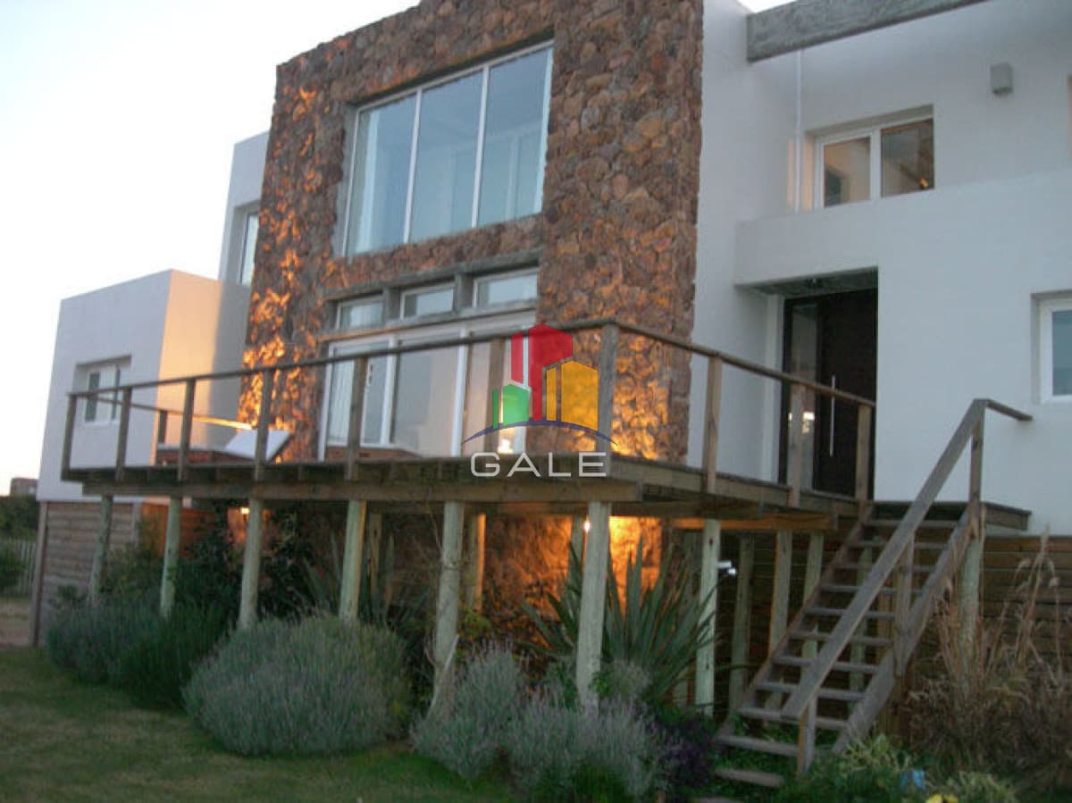 Gale Propiedades & Escribanía Casa ID.4542 - Casa en Venta, Santa Mónica, Manantiales, 4 Dormitorios.