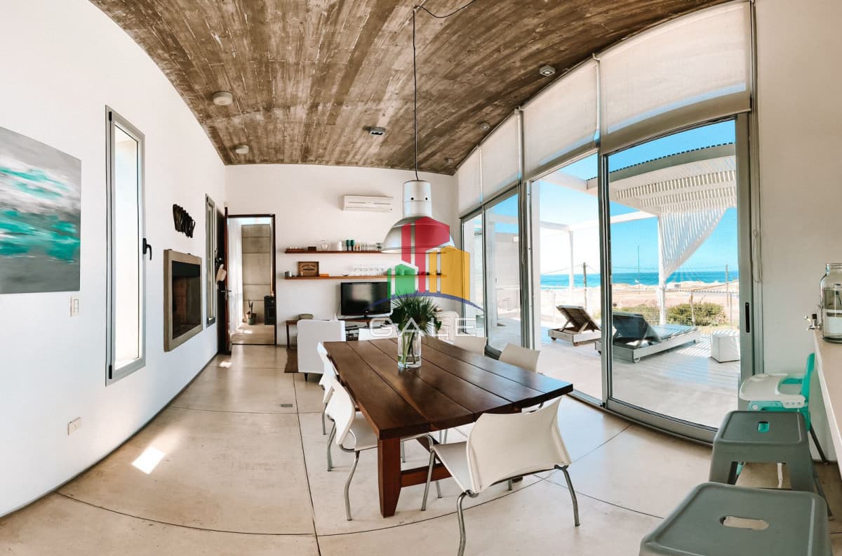 Gale Propiedades & Escribanía Casa ID.4541 - Casa primera linea Manantiales venta y alquiler temporada