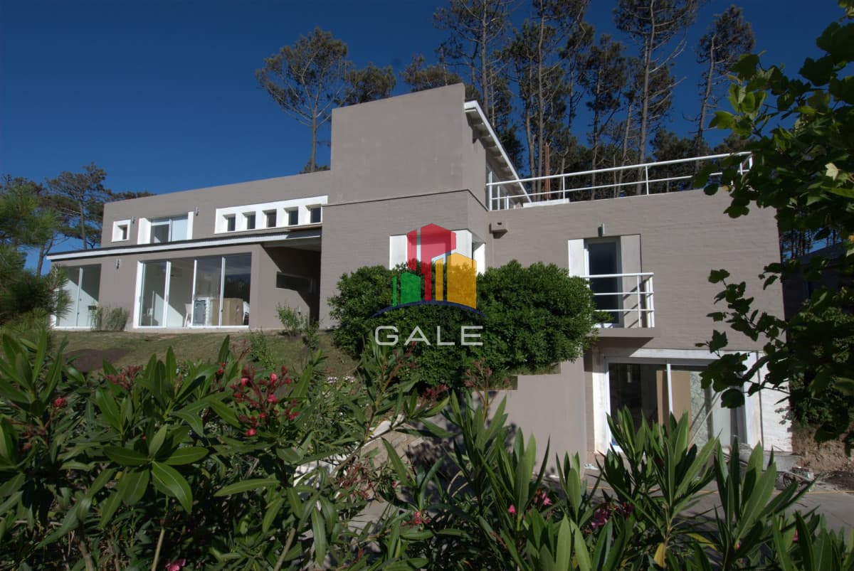 Gale Propiedades & Escribanía Casa ID.4537 - Casa en Venta y Alquiler, Laguna Blanca, La Barra, 4 Dormitorios.