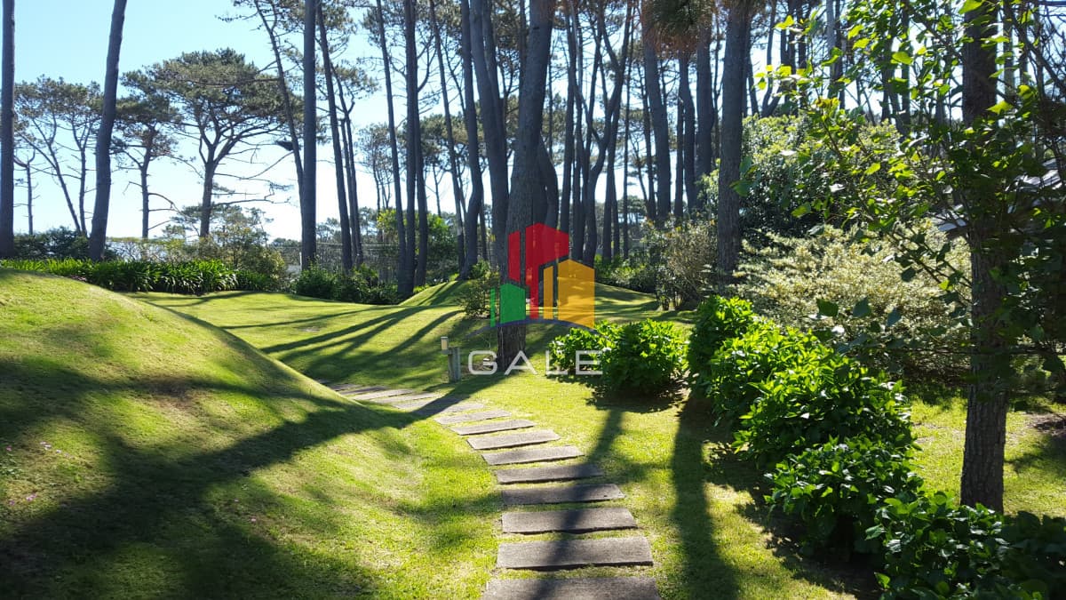 Gale Propiedades & Escribanía Casa ID.4537 - Casa en Venta y Alquiler, Laguna Blanca, La Barra, 4 Dormitorios.