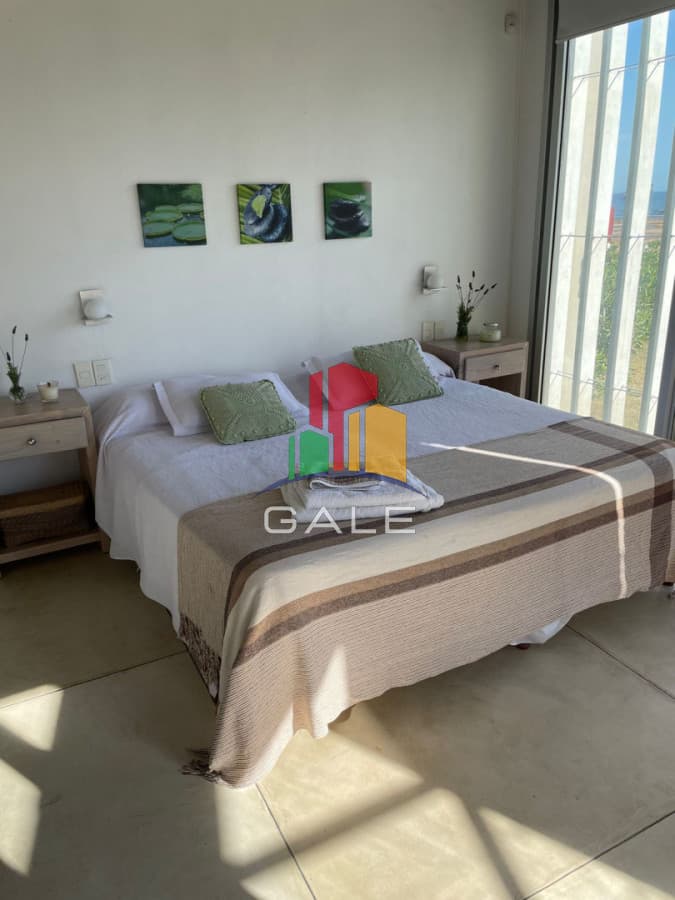 Gale Propiedades & Escribanía Casa ID.4541 - Casa primera linea Manantiales venta y alquiler temporada
