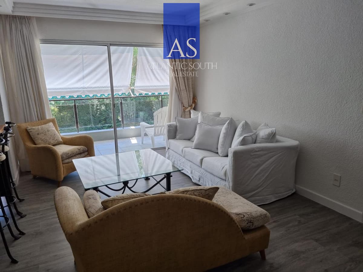 Apartamento 3 dormitorios con terraa y garage Playa Mansa