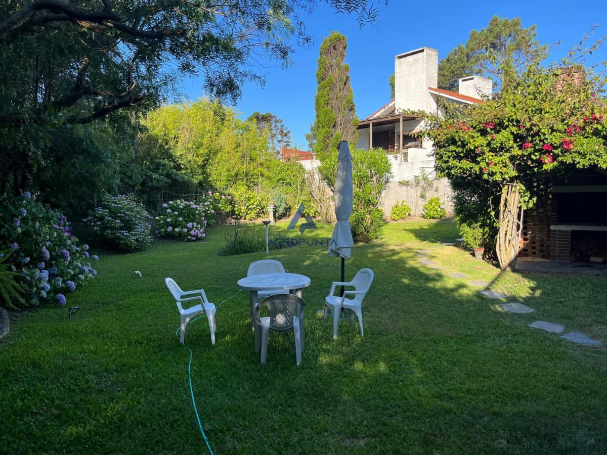 Venta de casa de 4 dormitorios en Pinares Punta del Este