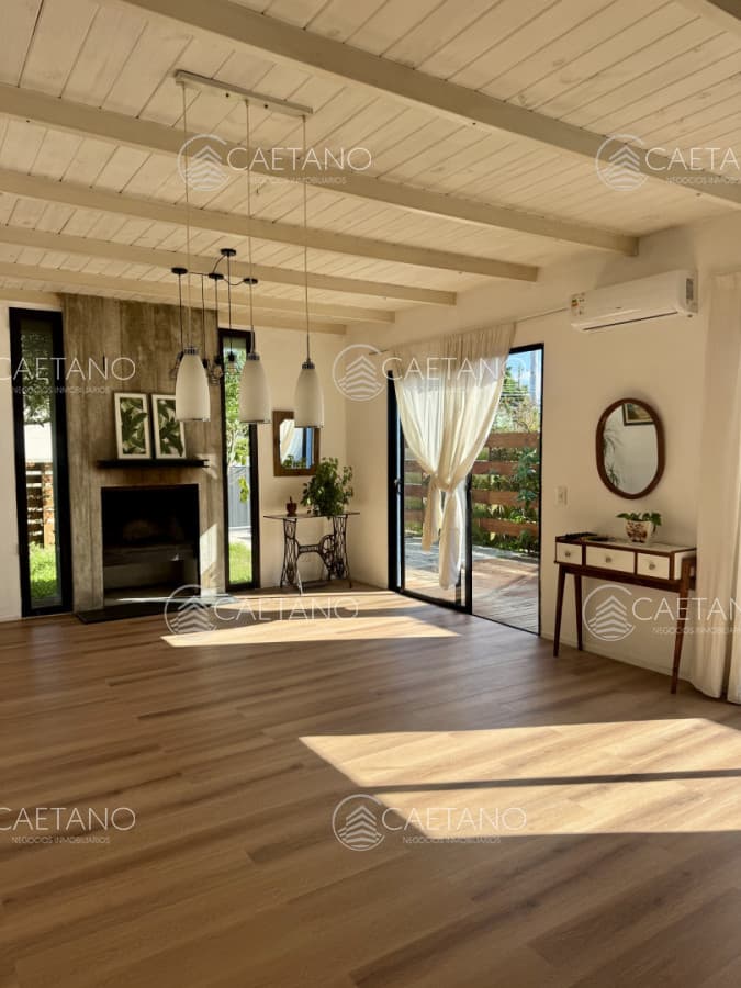 Calida casa a pocos metros del mar.