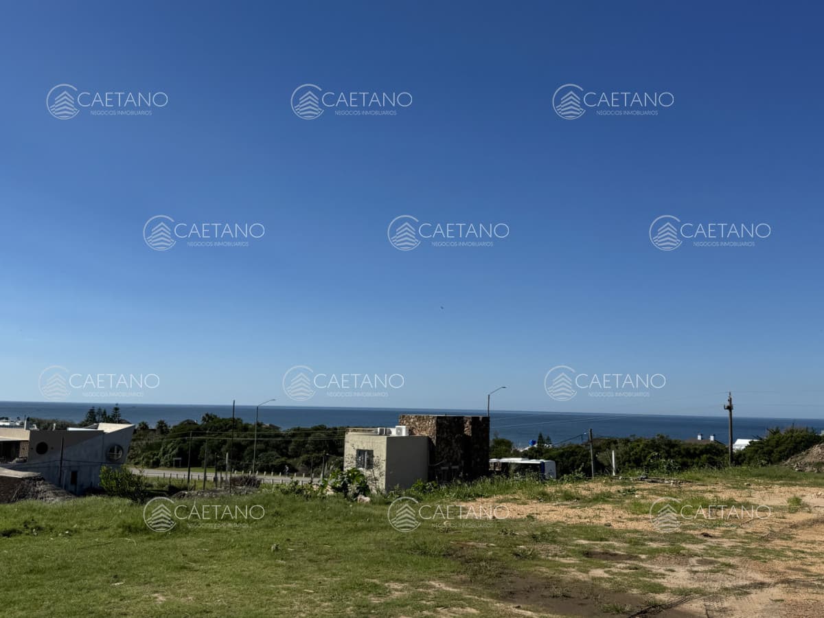 Terreno en altura con vista al mar en el Chorro