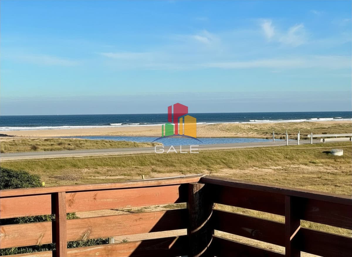 Gale Propiedades & Escribanía Casa ID.4871 - Casa en Venta Con Vista al Mar.
