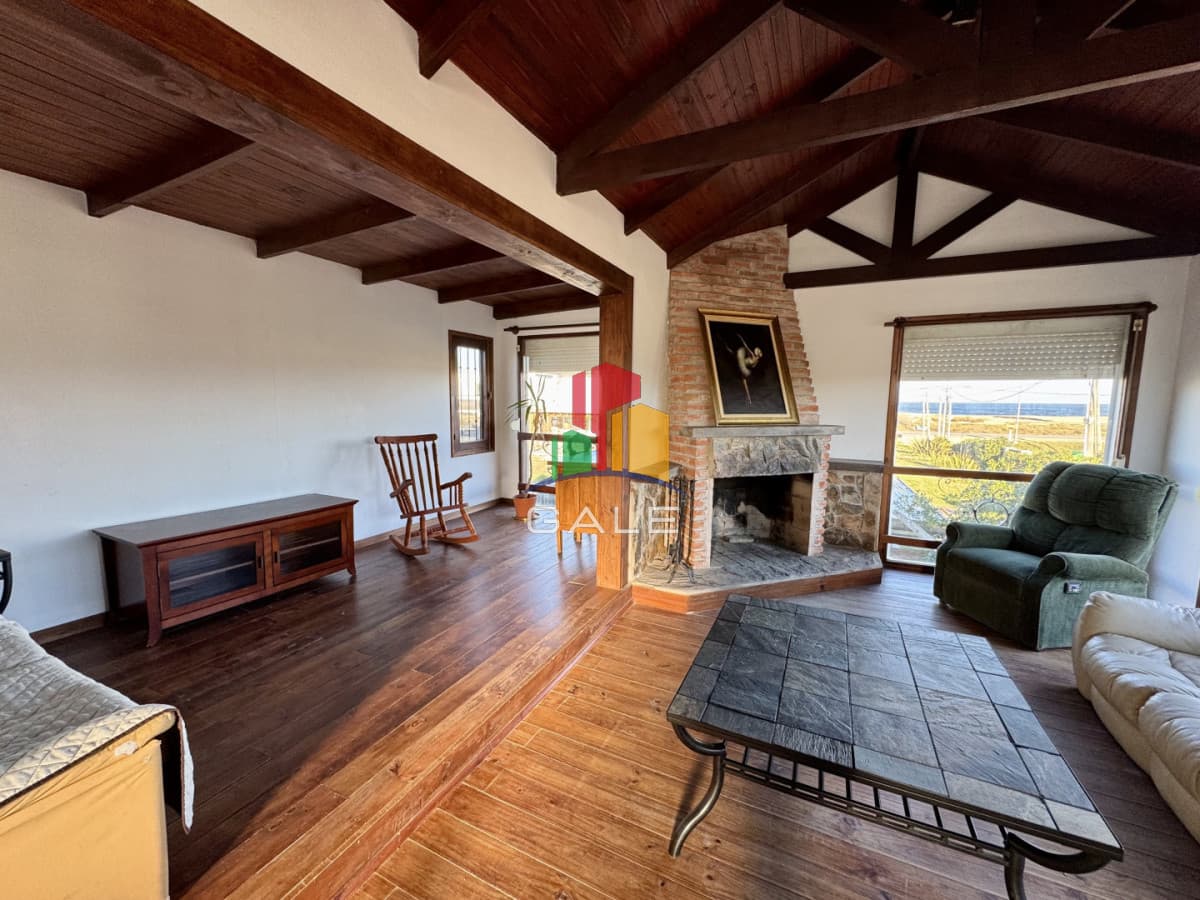 Gale Propiedades & Escribanía Casa ID.4871 - Casa en Venta Con Vista al Mar.
