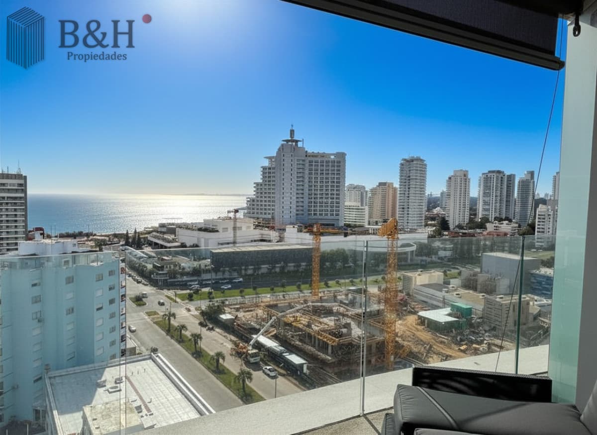 Art Tower piso alto  con vista al mar
