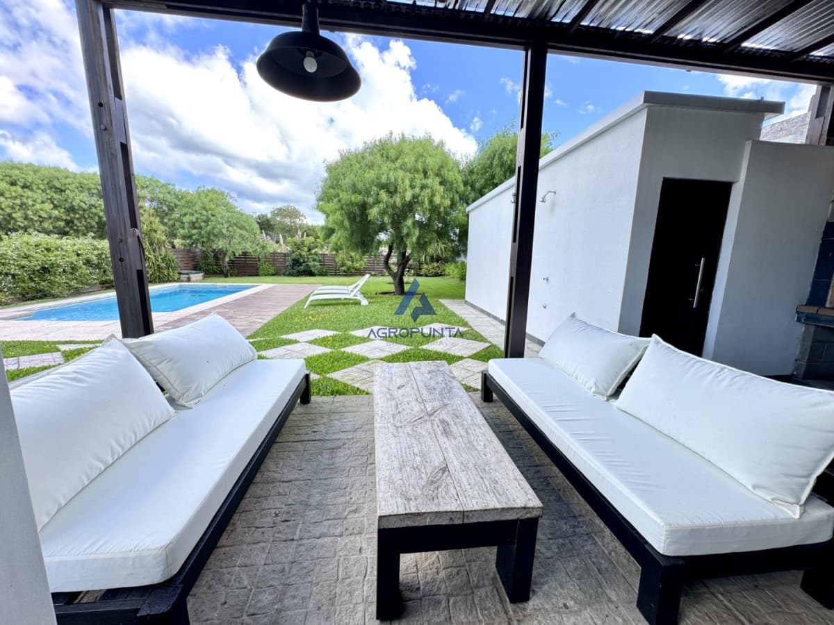 Casa venta alquiler en Manantiales 4 Dormitorios