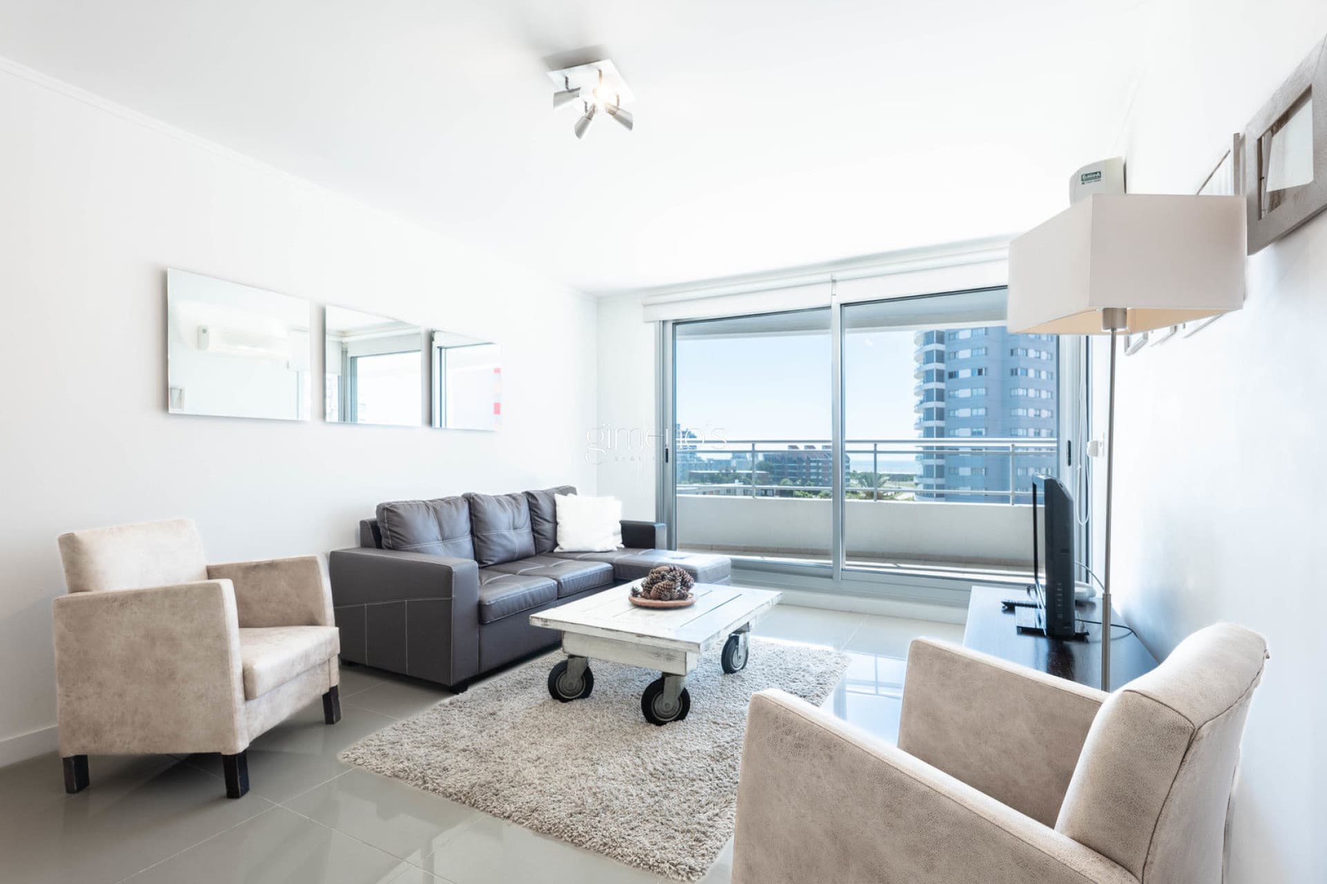 Venta de Apartamento de 2 Dormitorios y medio en La Pastora - Chiverta - Punta del Este