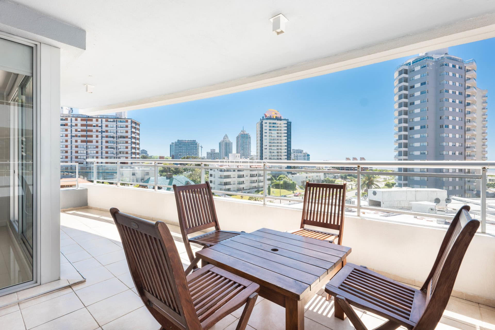Venta de Apartamento de 2 Dormitorios y medio en La Pastora - Chiverta - Punta del Este