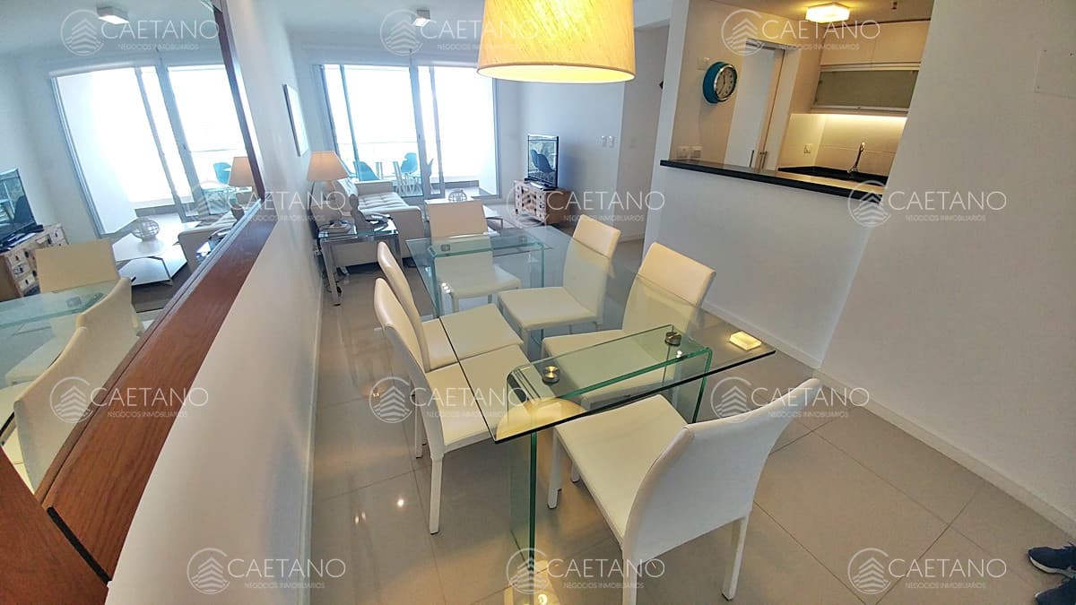 Venta apartamento dos dormitorios punta del este edificio wind tower vista al mar