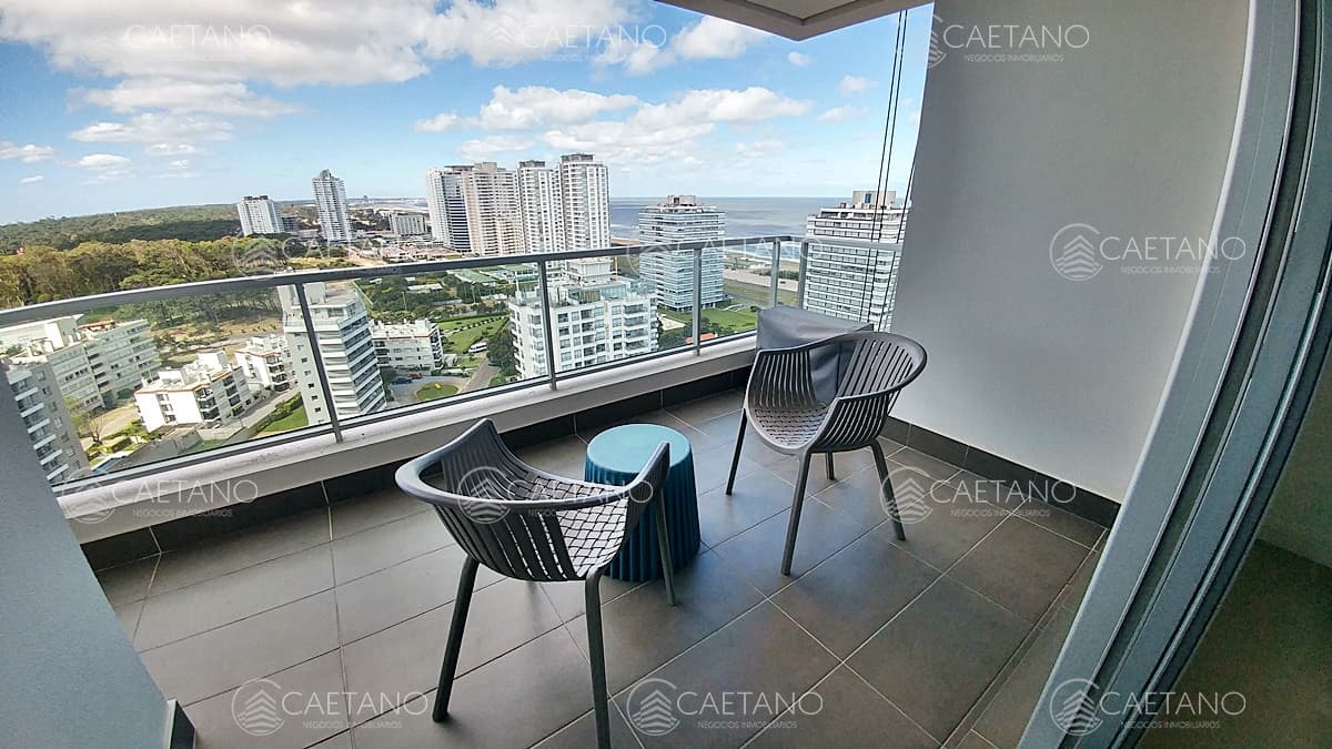 Venta apartamento dos dormitorios punta del este edificio wind tower vista al mar