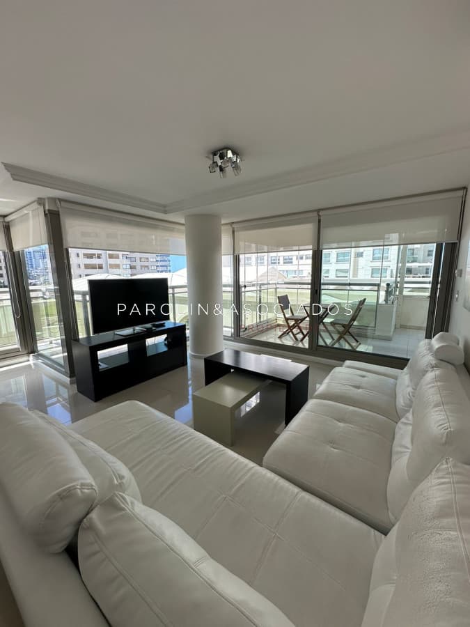 Apartamento dos dormitorios Punta del Este torre Imperiale.