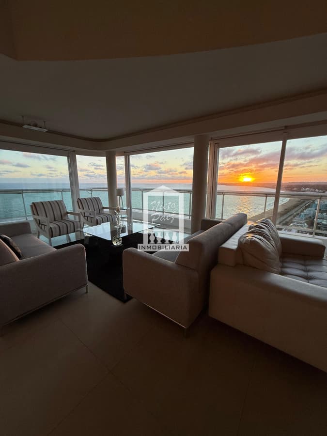 PENTHOUSE EN VENTA CON INCREIBLE VISTA A PLAYA MANSA PUNTA DEL ESTE
