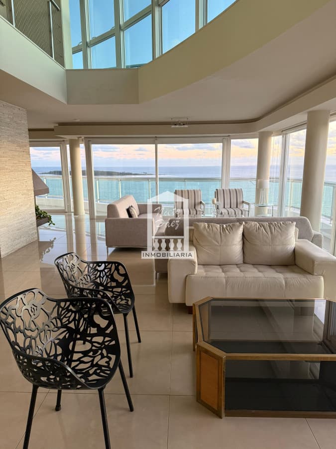 PENTHOUSE EN VENTA CON INCREIBLE VISTA A PLAYA MANSA PUNTA DEL ESTE