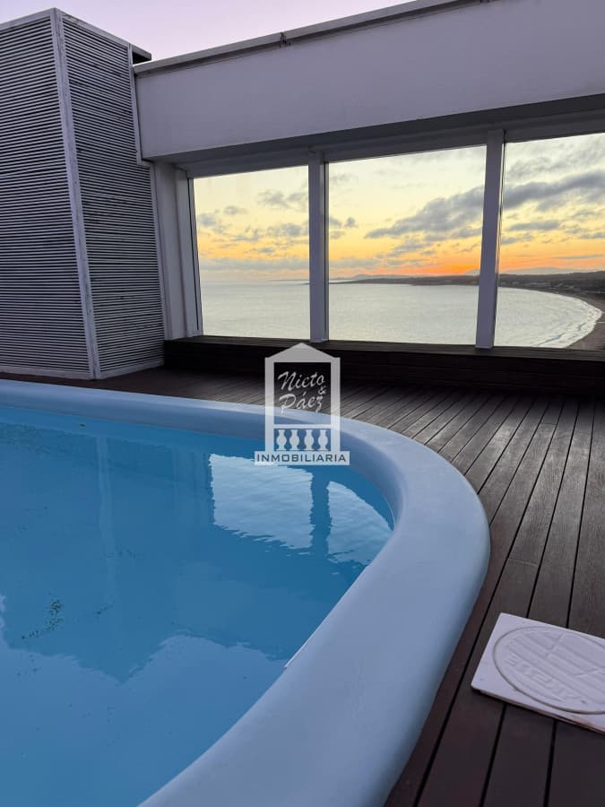 PENTHOUSE EN VENTA CON INCREIBLE VISTA A PLAYA MANSA PUNTA DEL ESTE