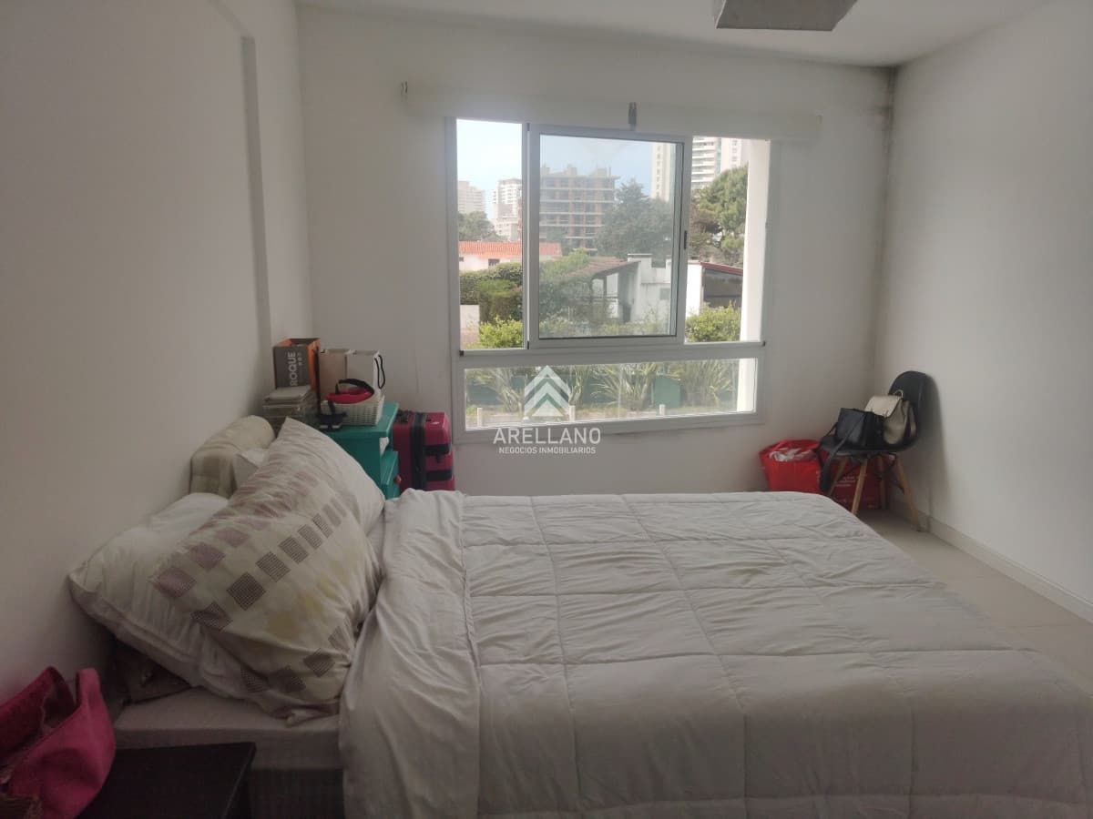 Apartamento ID.5698 - Venta Amplio apartamento próximo a Playas Brava y Mansa