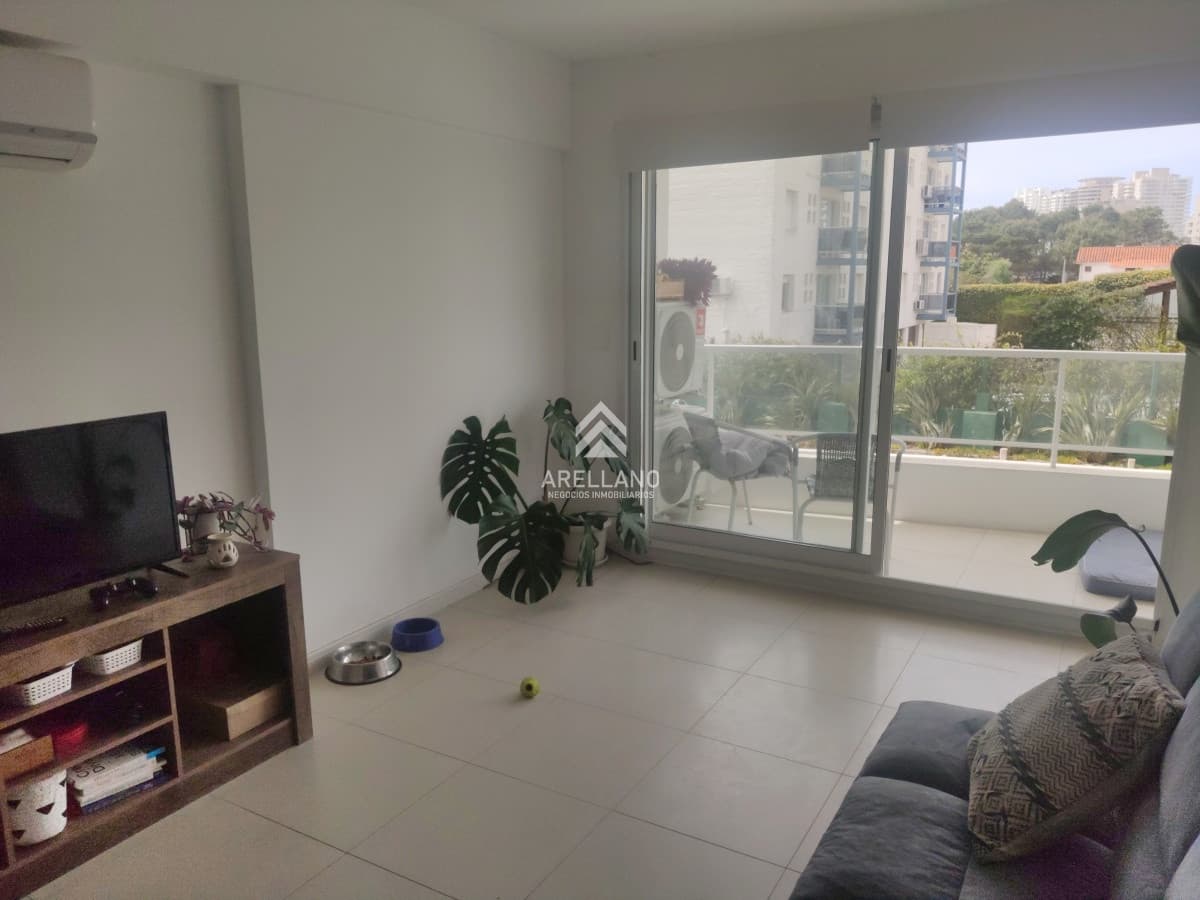 Apartamento ID.5698 - Venta Amplio apartamento próximo a Playas Brava y Mansa