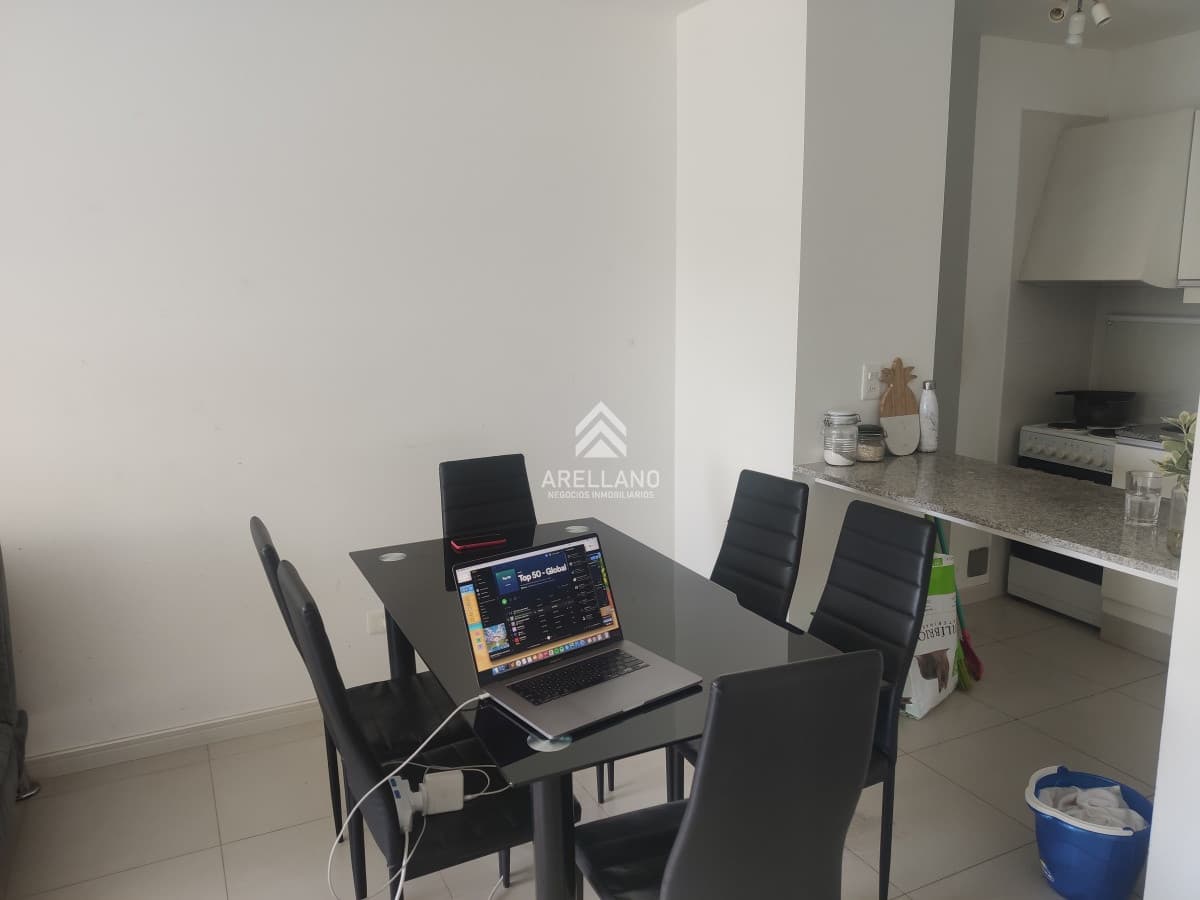 Apartamento ID.5698 - Venta Amplio apartamento próximo a Playas Brava y Mansa