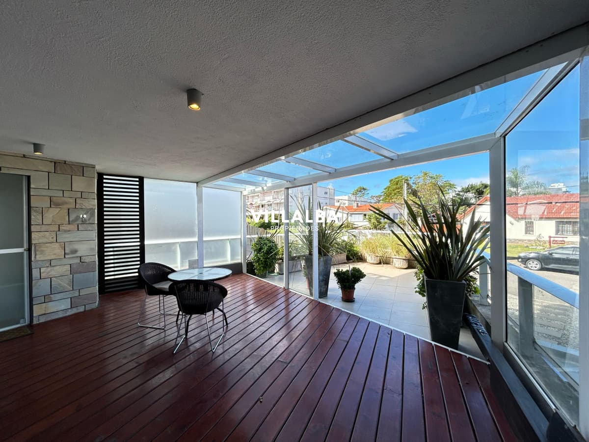 Venta apartamento un dormitorio punta del este edificio Ten Mansa vista al mar