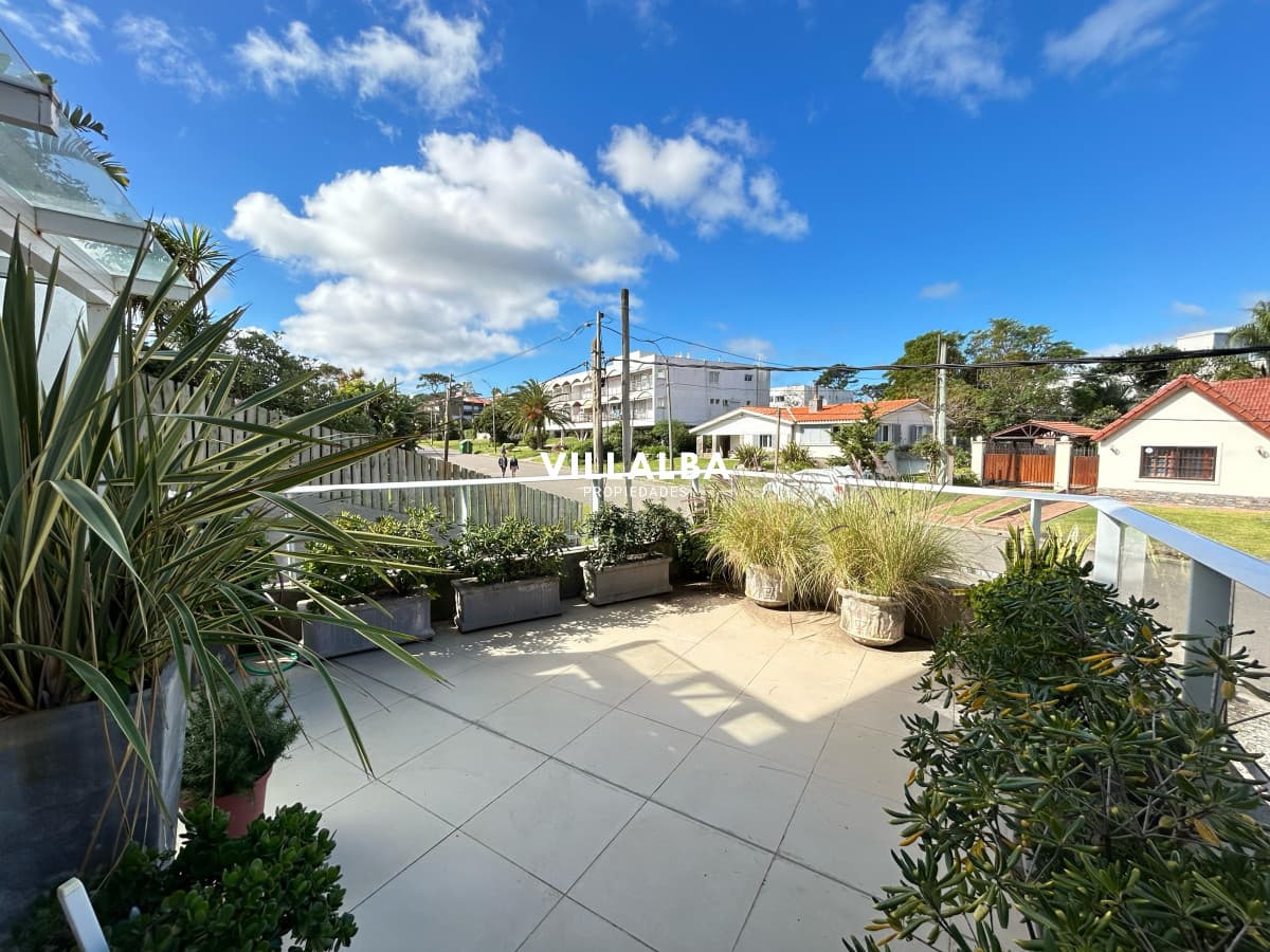 Venta apartamento un dormitorio punta del este edificio Ten Mansa vista al mar