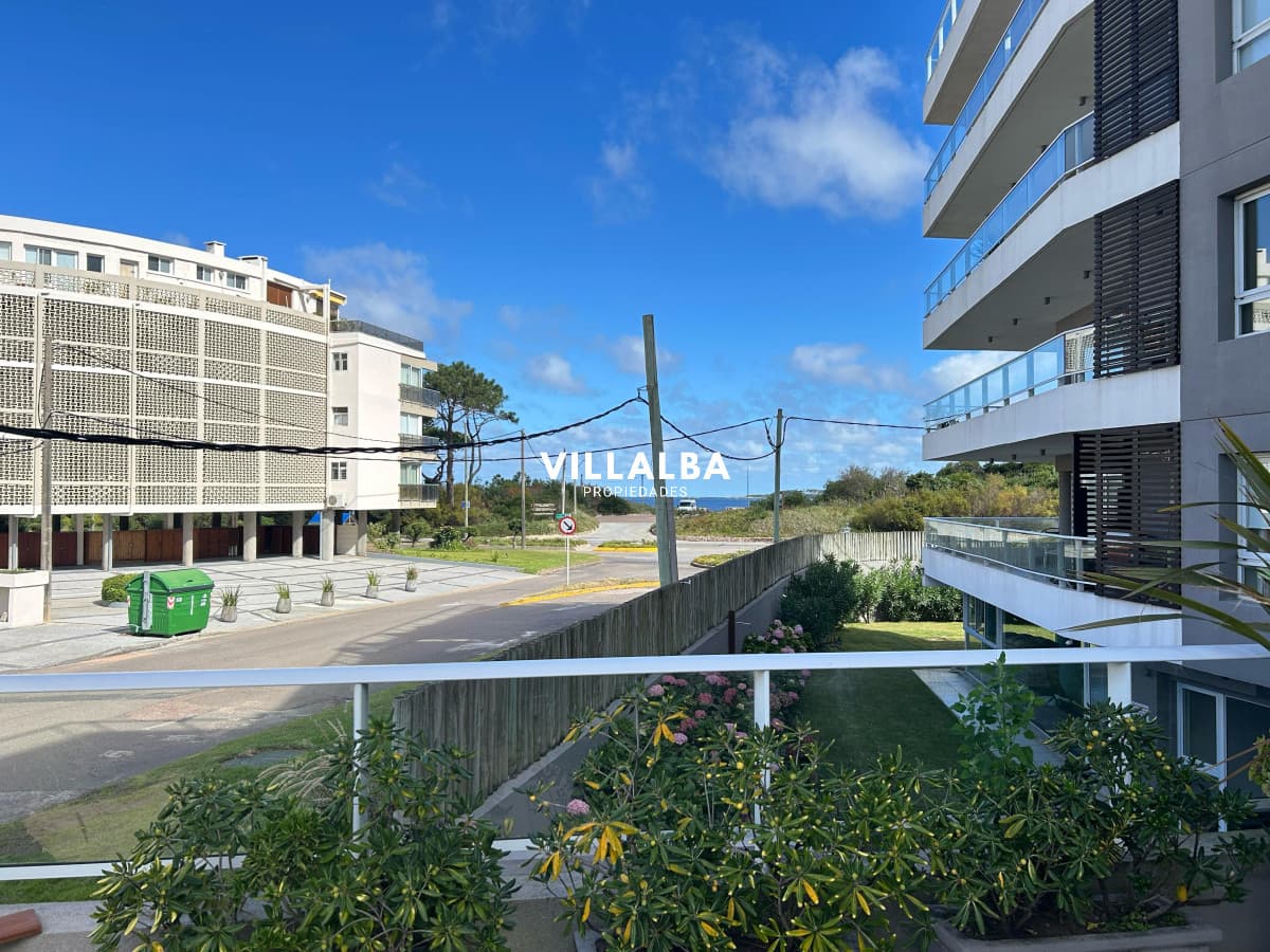 Venta apartamento un dormitorio punta del este edificio Ten Mansa vista al mar