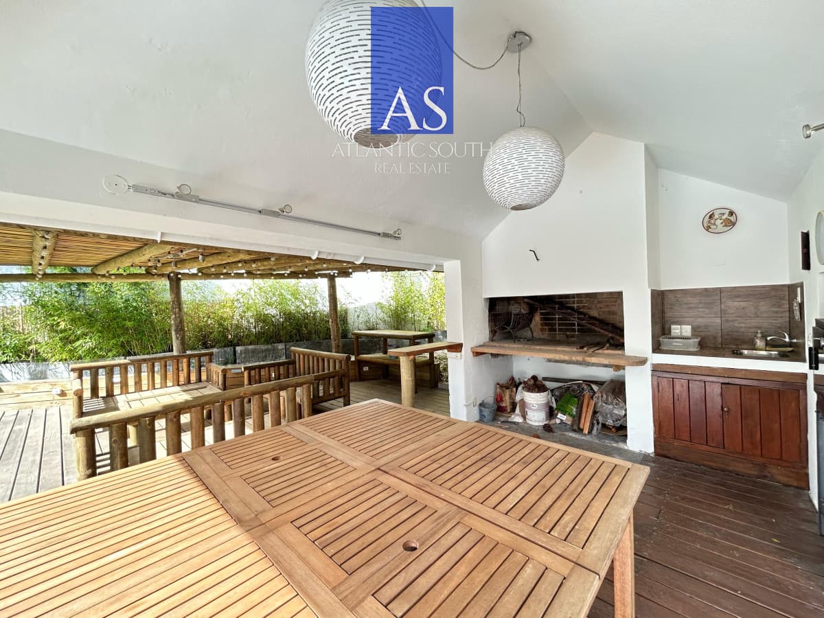 Casa chalet de categoría en Playa Mansa cercana al mar Punta del Este