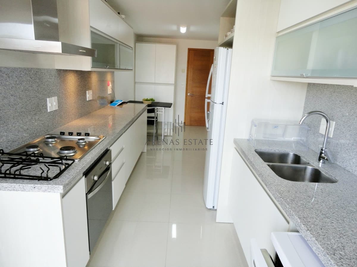 Apartamento ID.2572 - Apartamento en venta  de 3 dormitorios en Punta del Este , zona Mansa