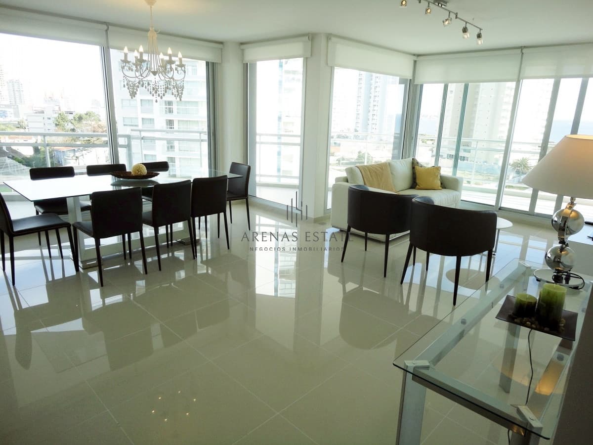 Apartamento ID.2572 - Apartamento en venta  de 3 dormitorios en Punta del Este , zona Mansa