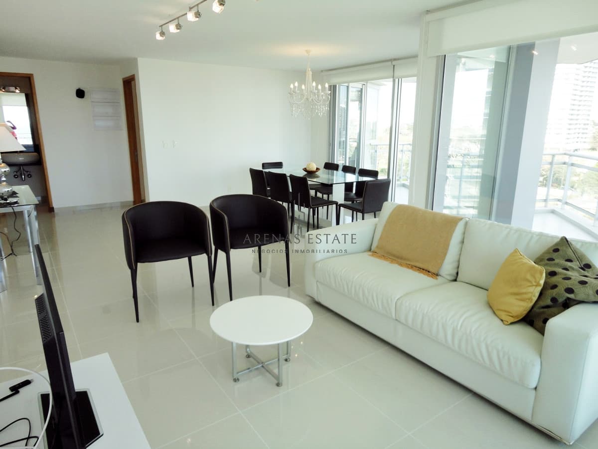 Apartamento ID.2572 - Apartamento en venta  de 3 dormitorios en Punta del Este , zona Mansa