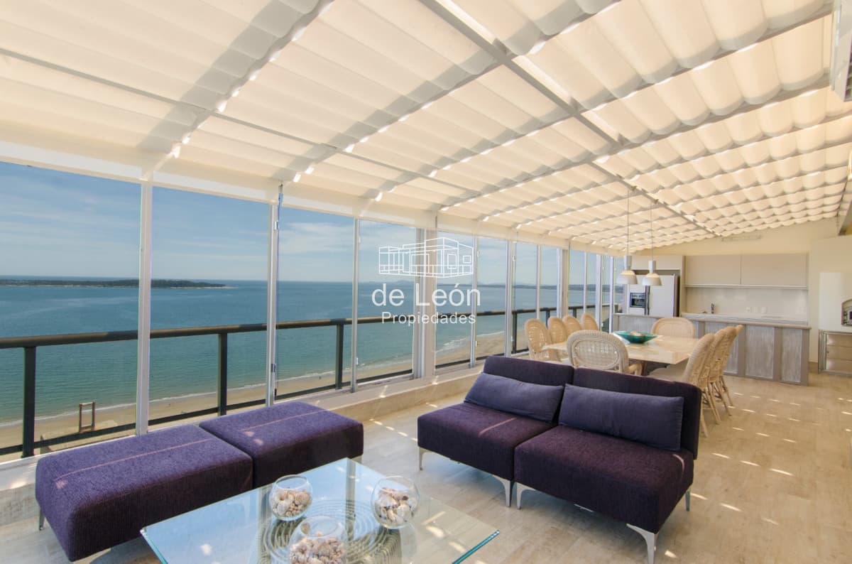Departamento de 5 dormitorios frente al mar en Mansa, Punta del Este
