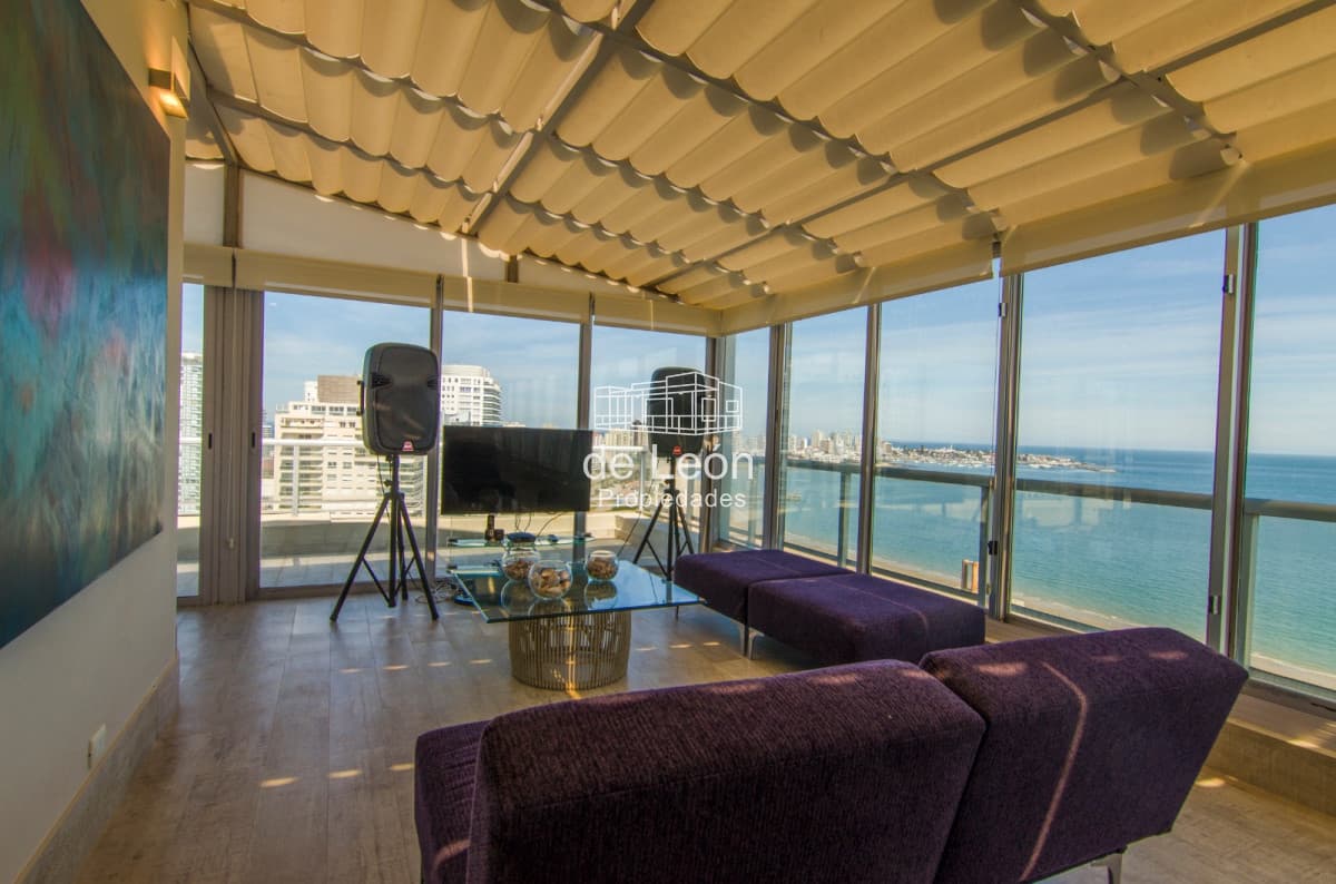 Departamento de 5 dormitorios frente al mar en Mansa, Punta del Este