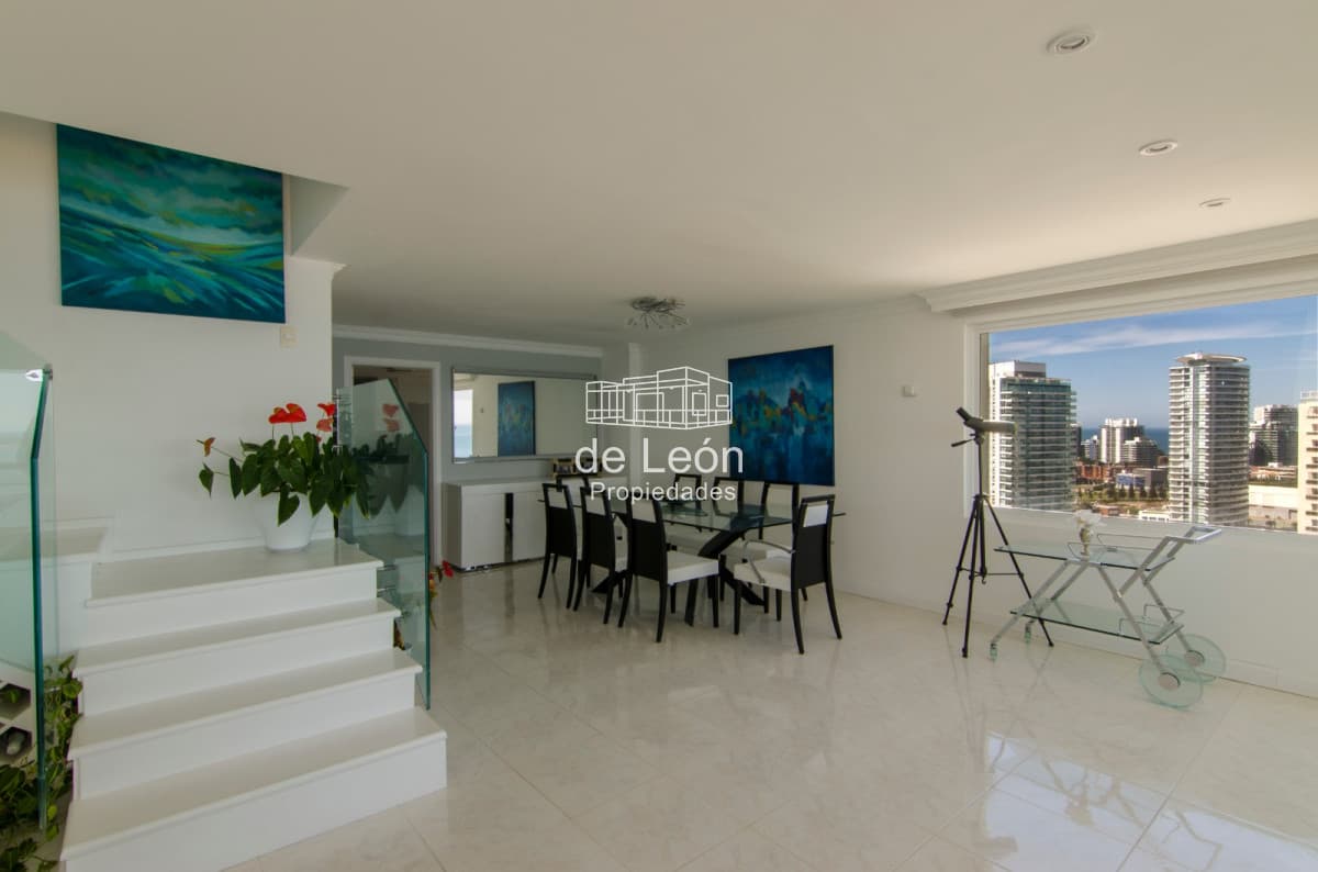 Departamento de 5 dormitorios frente al mar en Mansa, Punta del Este
